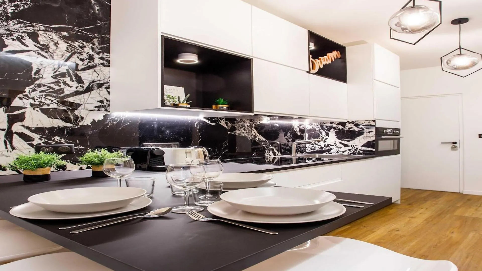 Live Like Real Parisians In The Heart Of Paris Apartamento